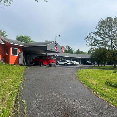 Nest Inn Watertown Exteriör bild