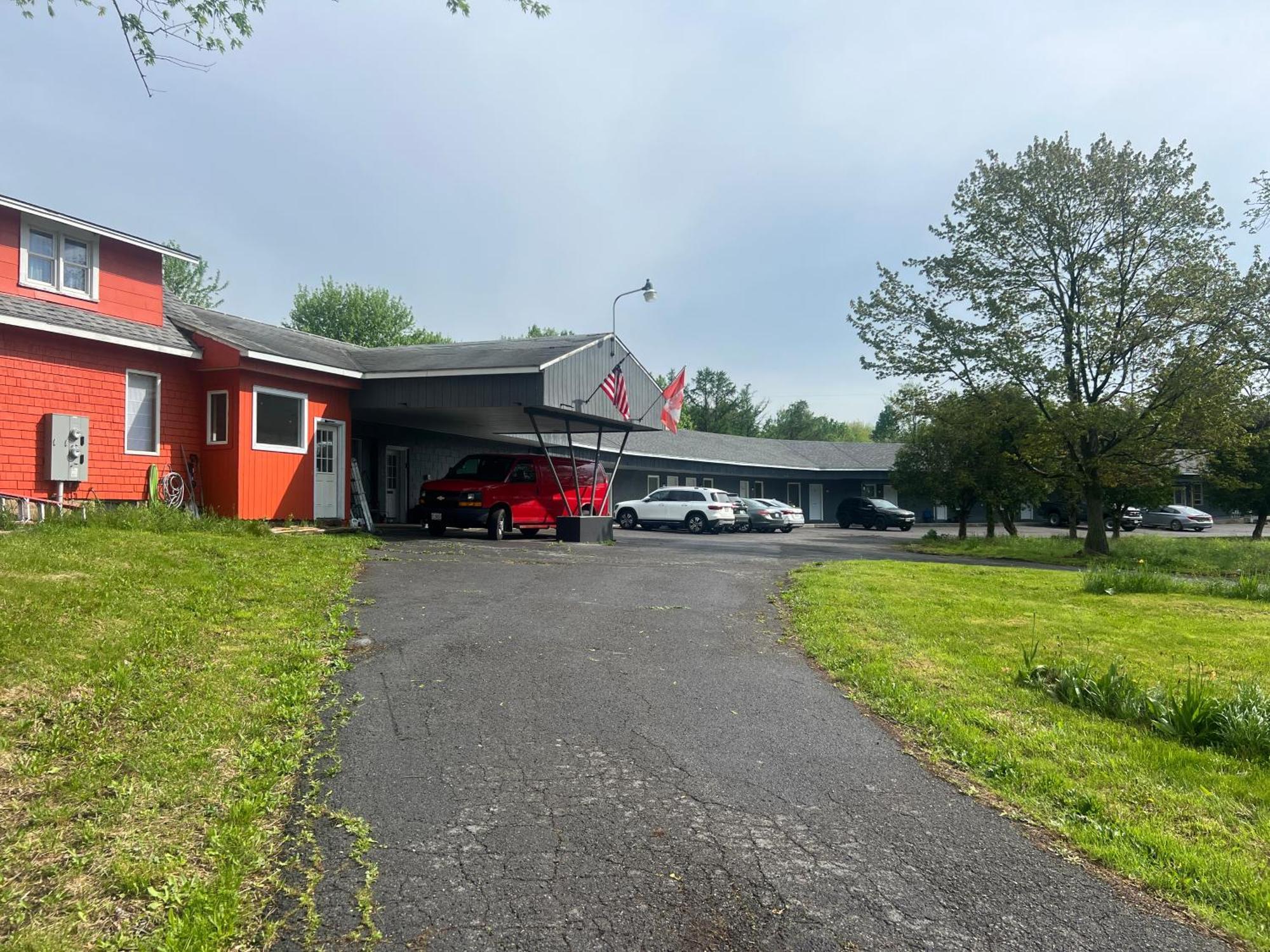 Nest Inn Watertown Exteriör bild